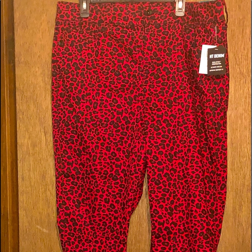 NWTs Hot Topic jeggings. Size 20